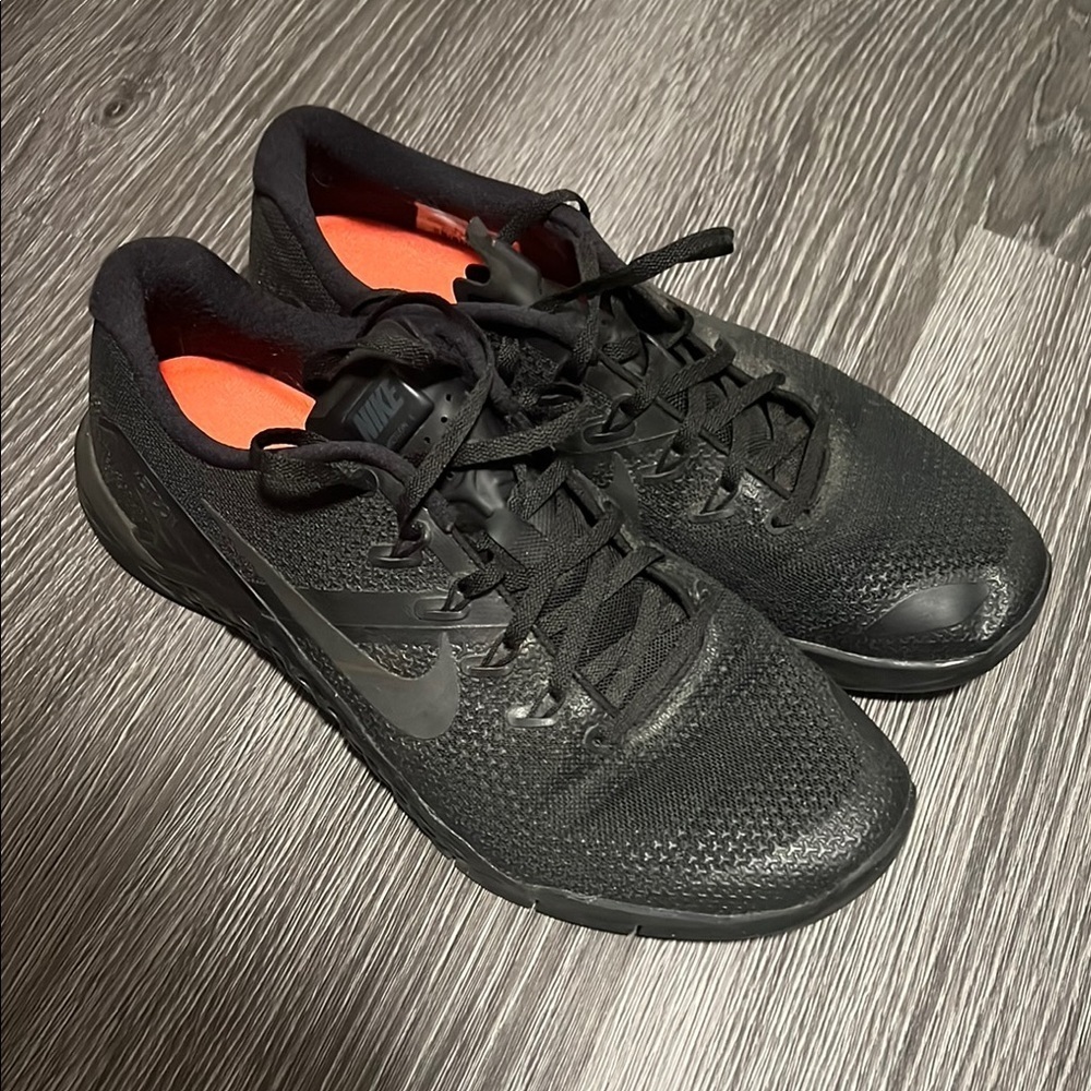 Nike Black Sneakers Modern Design Breathable